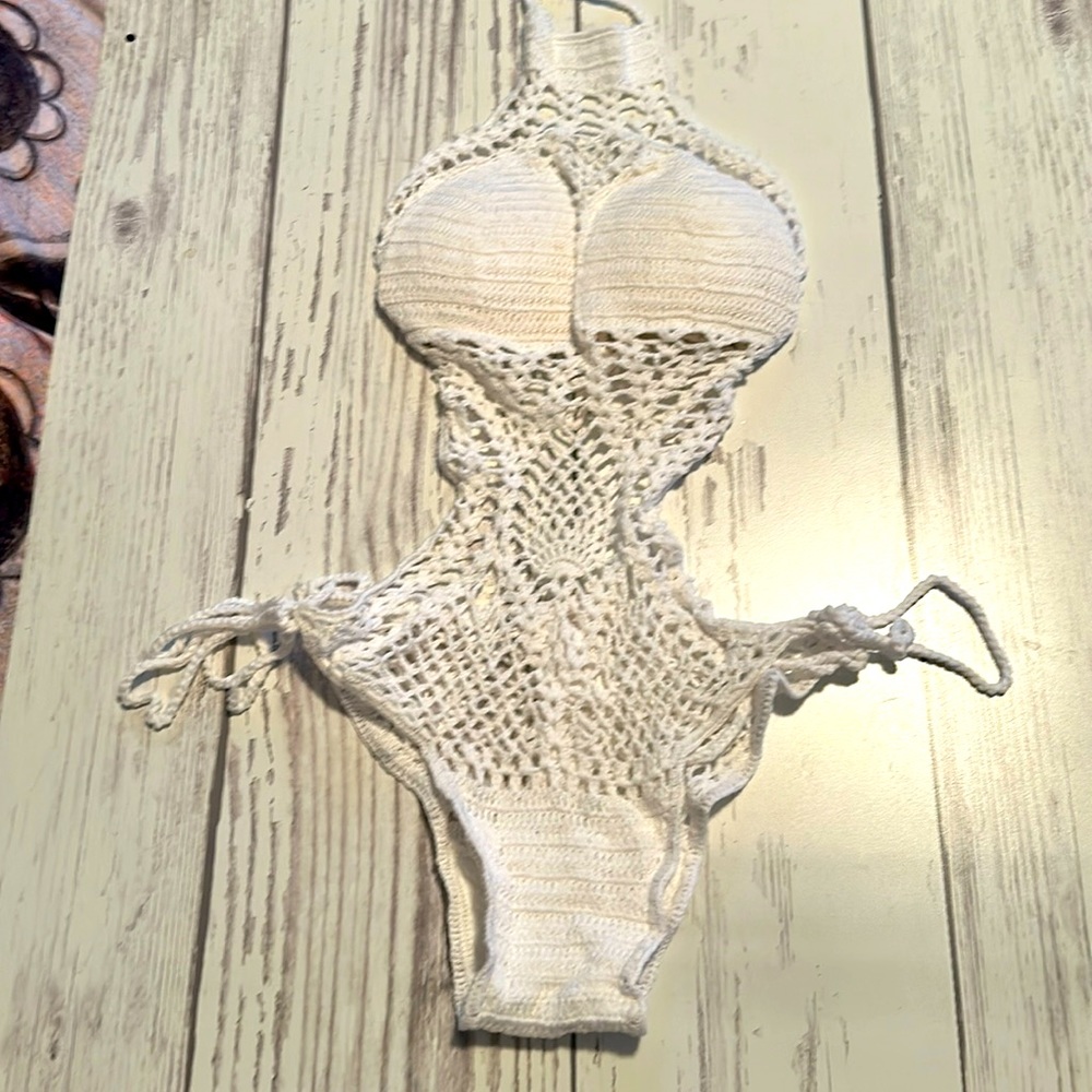 White crochet bodysuit - Picture 2 of 5